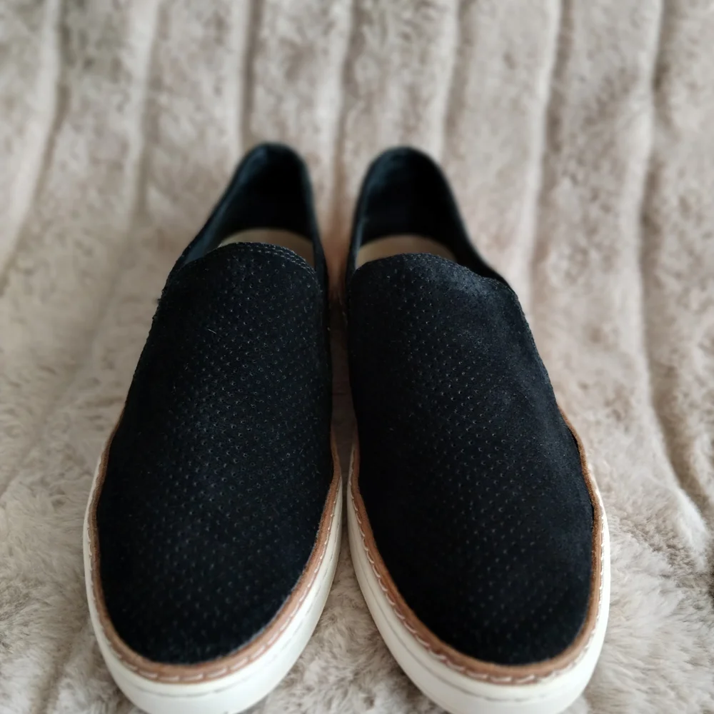 UGG Slip-On Sneakers Black Perforated Leather Casual Shoes Women’s 7.5